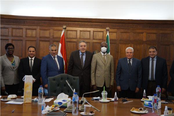 "غرفة الإسكندرية" تستقبل سفير كينيا لبحث سبل التعاون
