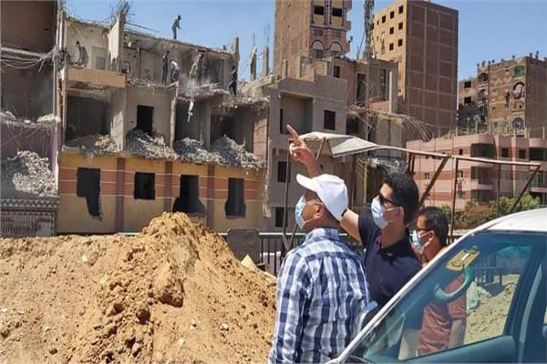 نائب محافظ القليوبية يتفقد إزالة العقارات المتعارضة مع توسعة الدائري