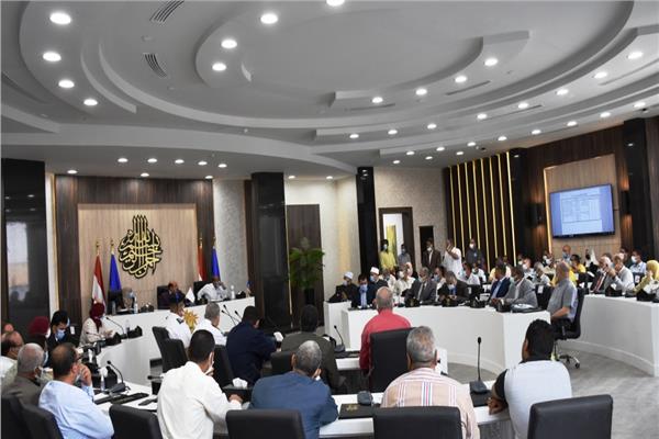 برئاسة محافظ أسوان .. توجيهات بإلتزام جميع القطاعات