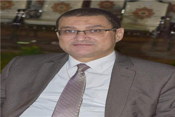 اسامة رشاد مشرفا على كلية الطب البشري بسوهاج 