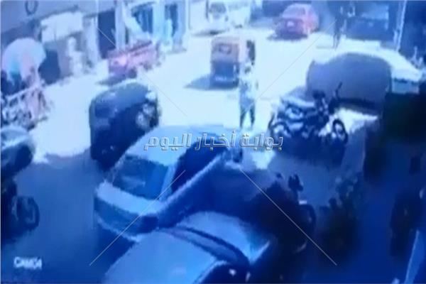  لمست الطبيبة مرآة سيارة الموظف فشرع في قتلها بالشرقية  