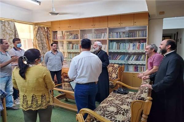 الأنبا باسيليوس يتفقد مبنى التنمية بالإيبارشية