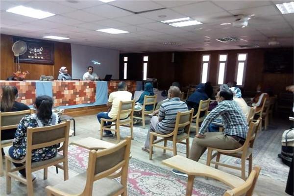 دورة تدريبية لمسئولى العلاج على نفقة الدولة بمستشفيات قنا