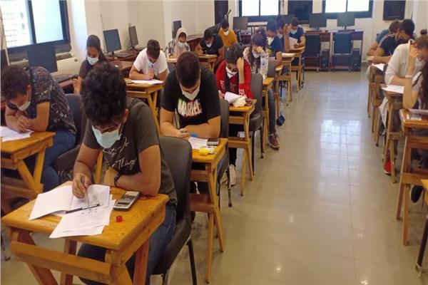  امتحانات الفصل الدراسي الثانى بالكلية 