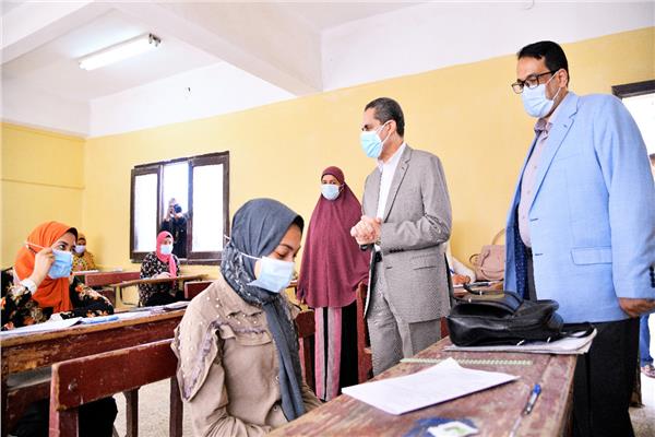 محافظ الغربية يتابع امتحانات المدارس الفنية بالمحلة الكبرى