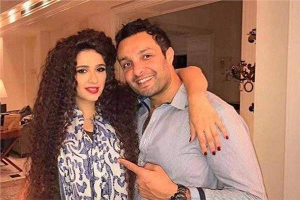 وائل عبد العزيز وشقيقته ياسمين عبد العزيز
