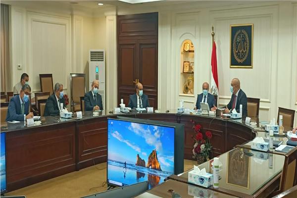 وزير العدل ووزير الإسكان 