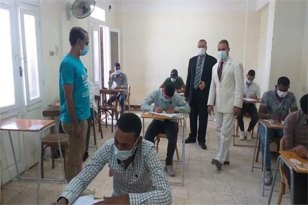   نائب رئيس الجامعة  لشئون التعليم والطلاب يتفقد لجان امتحانات كلية التربية الرياضية  