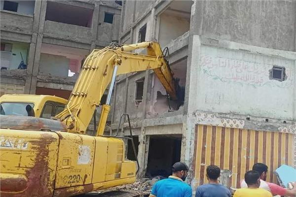  بدء إزالة العمارات الآيلة للسقوط بالضواحى  