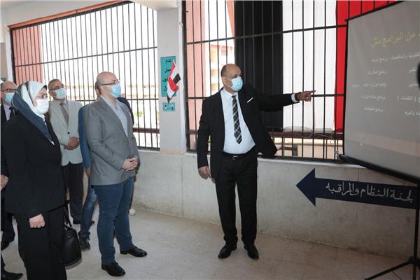 محافظ بني سويف يتفقد كنترول الدبلومات الفنية