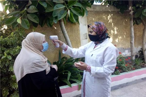 قياس درجه حرارة طلاب الثانوية العامة