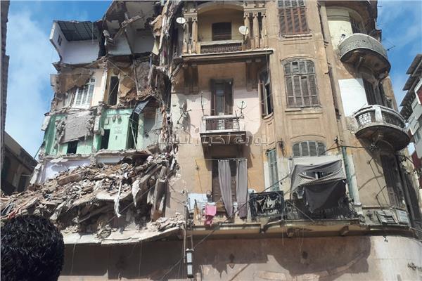 انهيار عقار وسط الإسكندرية