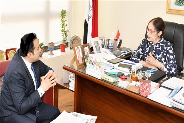 محرر بوابة أخبار اليوم مع  السفيرة نائلة جبر
