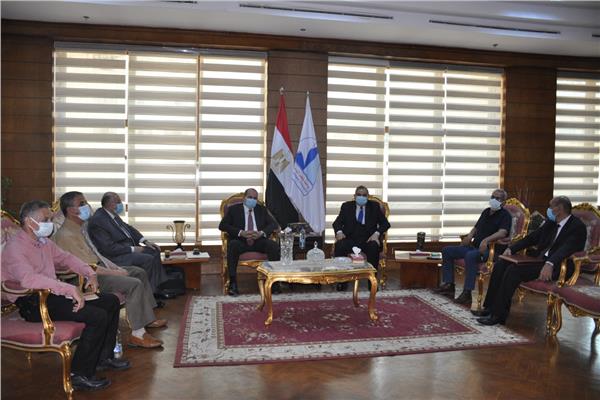 رئيس جامعة  كفرالشيخ  يترأس لجنة اختيار عميد كلية الزراعة  