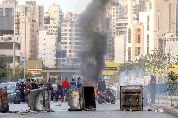 تواصل الاحتجاجات فى شوارع العاصمة بيروت