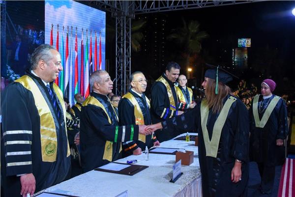 محافظ الإسكندرية يشهد حفل تخرج طلاب كلية الدراسات العليا بالأكاديمية العربية  