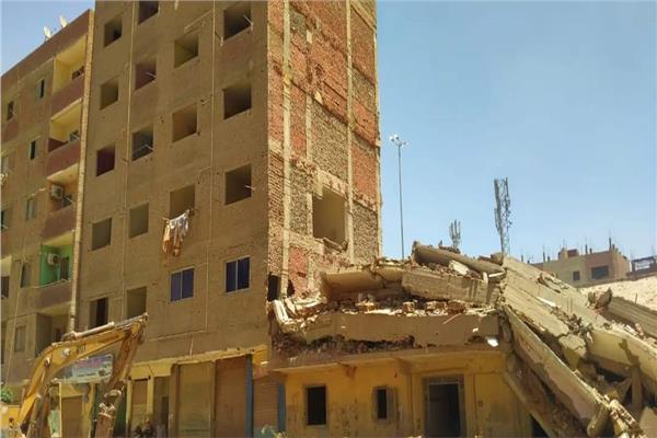 استمرار أعمال إزالة العقارات لتوسعة الدائري في الطالبية بالجيزة 