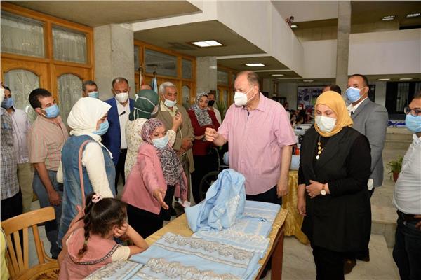 محافظ أسيوط يدعم ذوات الهمم والسيدات
