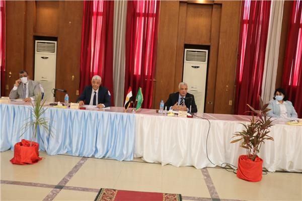 مبارك يعقد جلسة مجلس الجامعة لشهر يونيو ٢٠٢١ ويوافق على صرف مكافأة عيد الأضحى 