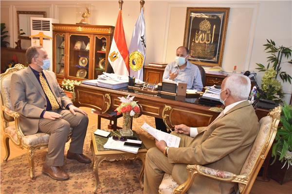 محافظ أسيوط يعتمد تنسيق القبول بالصف الاول الثانوى العام بمجموع 240 درجة