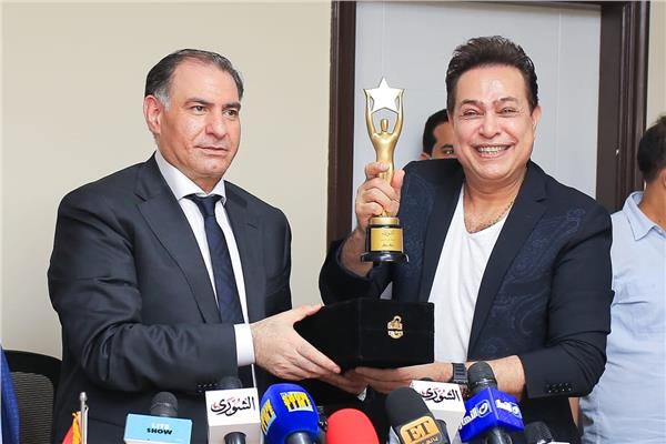 الكاتب والاعلامى محمد فودة يكرم حكيم