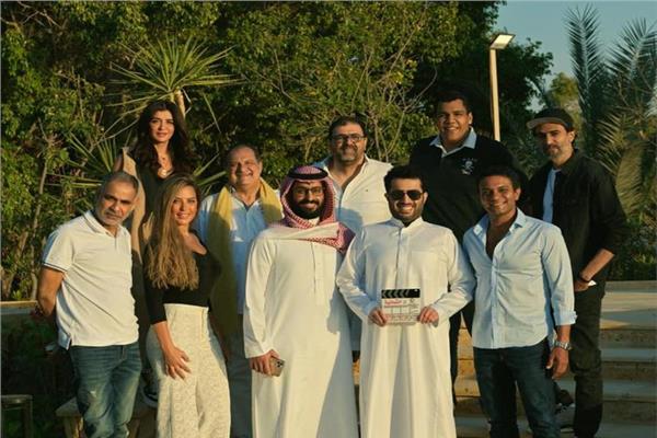 تركي آل الشيخ مع أبطال المسلسل