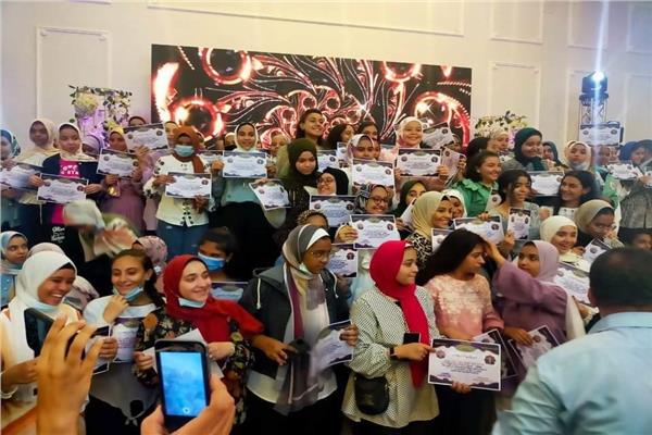 احتفالية تكريم الطلاب الأوائل فى الشهادة الإعدادية بقنا 