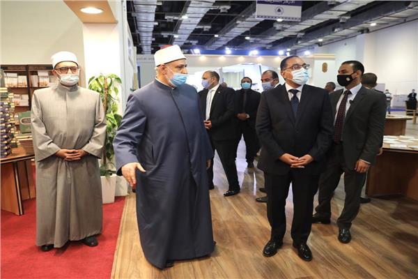 وكيل الأزهر وأمين البحوث يستقبلان مدبولي  فى معرض الكتاب