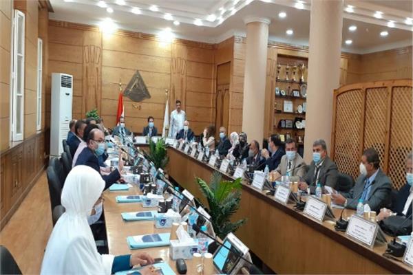  الجيزاوى يشيد بـ القيادات الأكاديمية والإدارية فى متابعة أعمال الإمتحانات