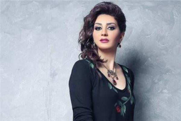الفنانة وفاء عامر