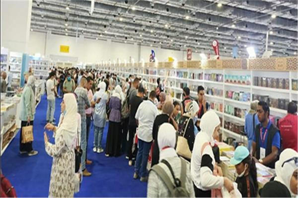  الساعات الأولى لمعرض الكتاب