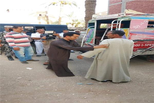 المتهم أثناء تمثيل الجريمة