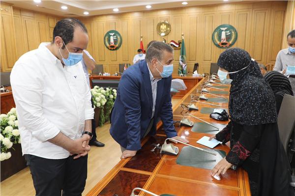 محافظ المنوفية يلتقي بالحالات الإنسانية
