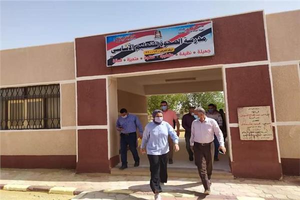 نائب محافظ الوادي الجديد تتابع أعمال مبادرة حياة كريمة بقريتي الصحوة والأمان بالداخلة