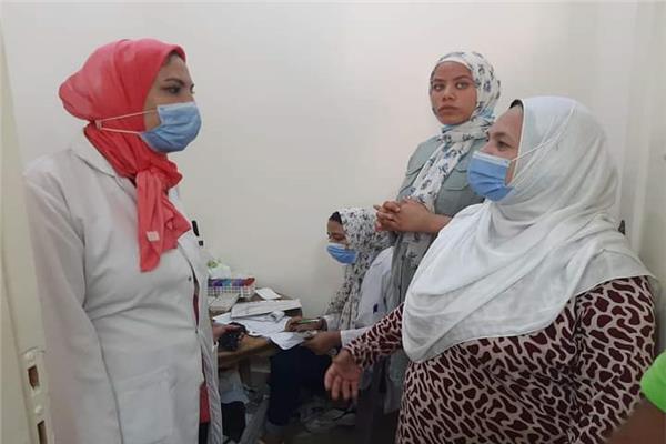 توقيع  الكشف الطبى على   326  مواطن فى قافلة طبية مجانية  بكفر الدوار البلد