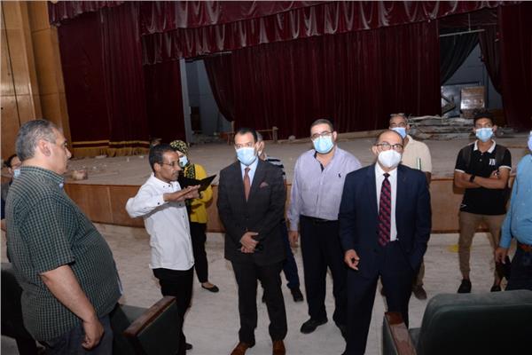 رئيس جامعة أسيوط يتفقد أعمال تجهيز مركز النيل التنوير  والإشعاع الحضارى