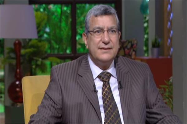 الدكتور عبداللطيف المر أستاذ الصحة العامة والطب الوقائي بجامعة الزقازيق