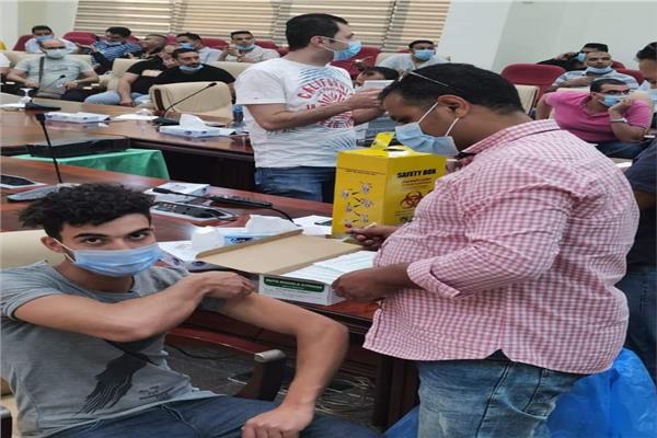  تطعيم العاملين بمواقع شركات البترول بلقاح كورونا 