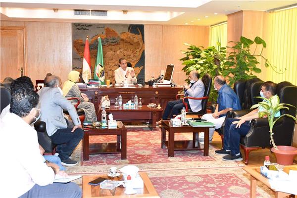 بحث تنفيذ وصلات مياه الشرب والصرف للأسر الأولى بالرعاية بالفيوم 