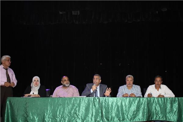 اجتماع الجيار بمديرى عموم الإدارات التعليمية ورؤساء لجان امتحانات الثانوية العامة