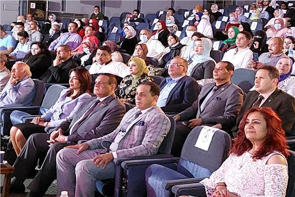 محافظ البحيرة ورئيس جامعة دمنهور يفتتحان ملتقي  حور الثالث للفنون