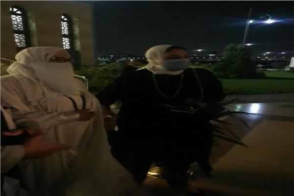 ياسمين الخيام في عزاء جيهان السادات من مسجد المشير