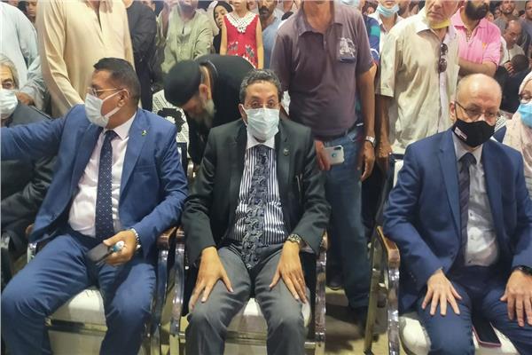 صول محافظ المنيا ونائبه لقرية الناصرية لحضور صلاة جنازة الشهداء الأربعة
