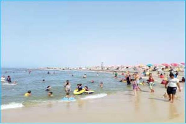 «بلطيم».. بحر الغلابة