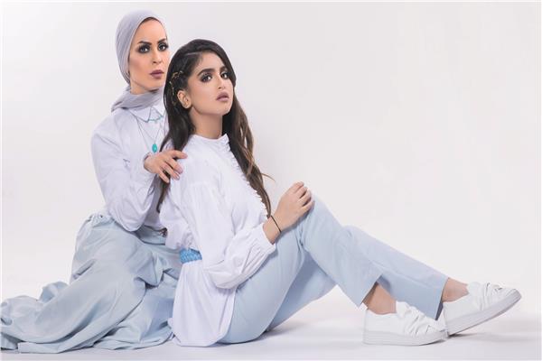 حلا الترك ووالدتها منى السابر