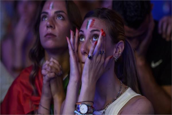 صدمة إيطالية بعد هدف الدولي الإنجليزي لوك شاو