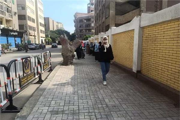 توافد طلاب الثانوية العامة