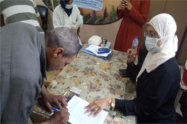  حملة تطعيم ضد فيروس B لعمال النظافة بأشمون.