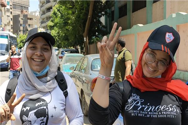 فرحة طالبات الثانوية العامة