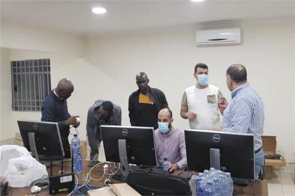 تركيب أجهزة الحاسب الآلى بمركز التنبؤ بالفيضان والأمطار